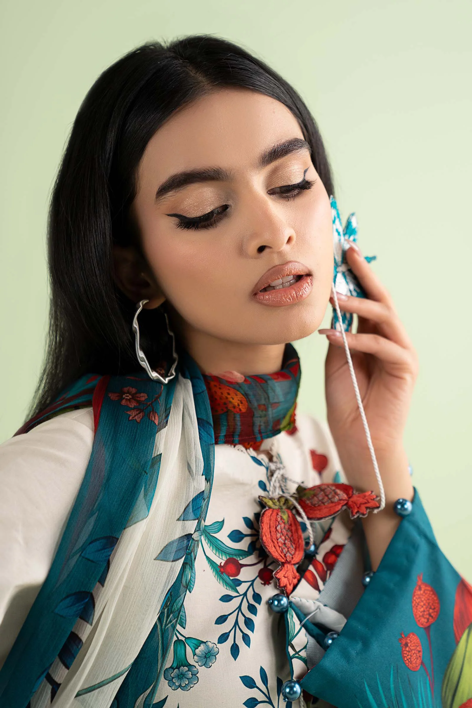 3 Piece Embroidered Lawn Suit - Image 2