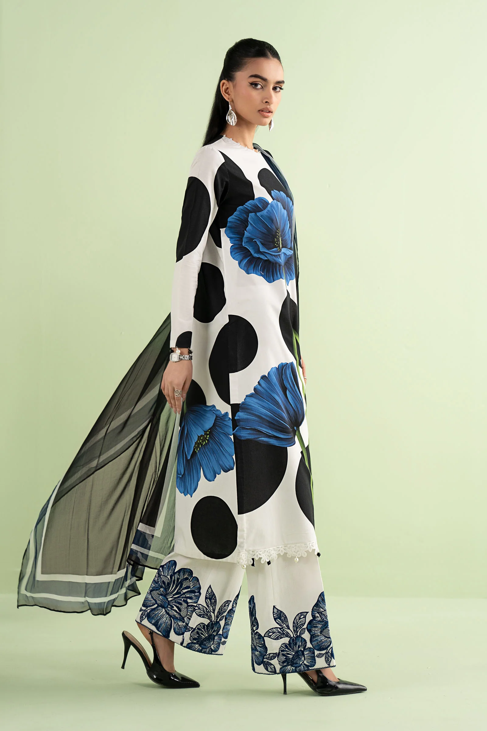 3 Piece Embroidered Lawn Suit - Image 6