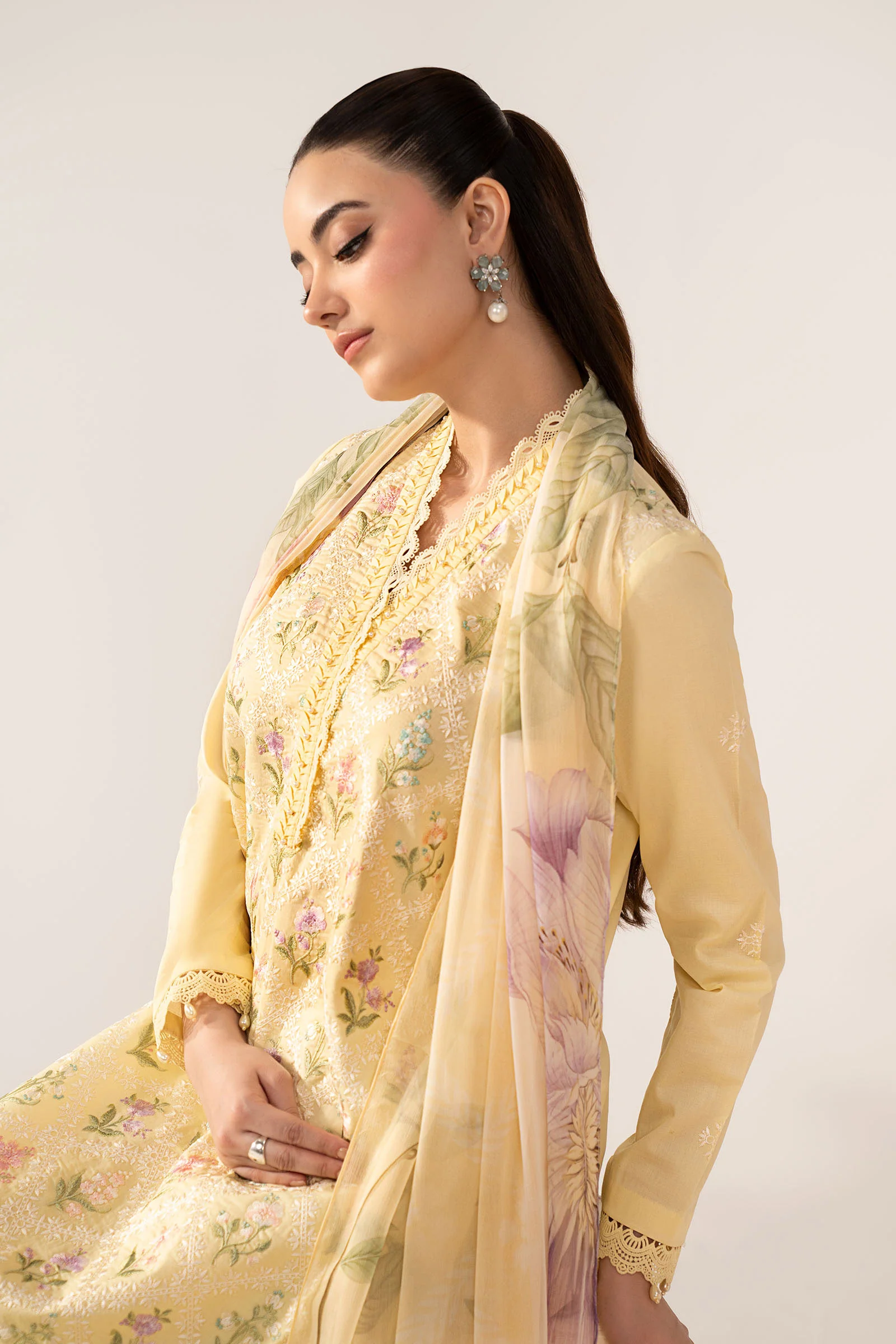 3 Piece Embroidered Lawn Suit - Image 2