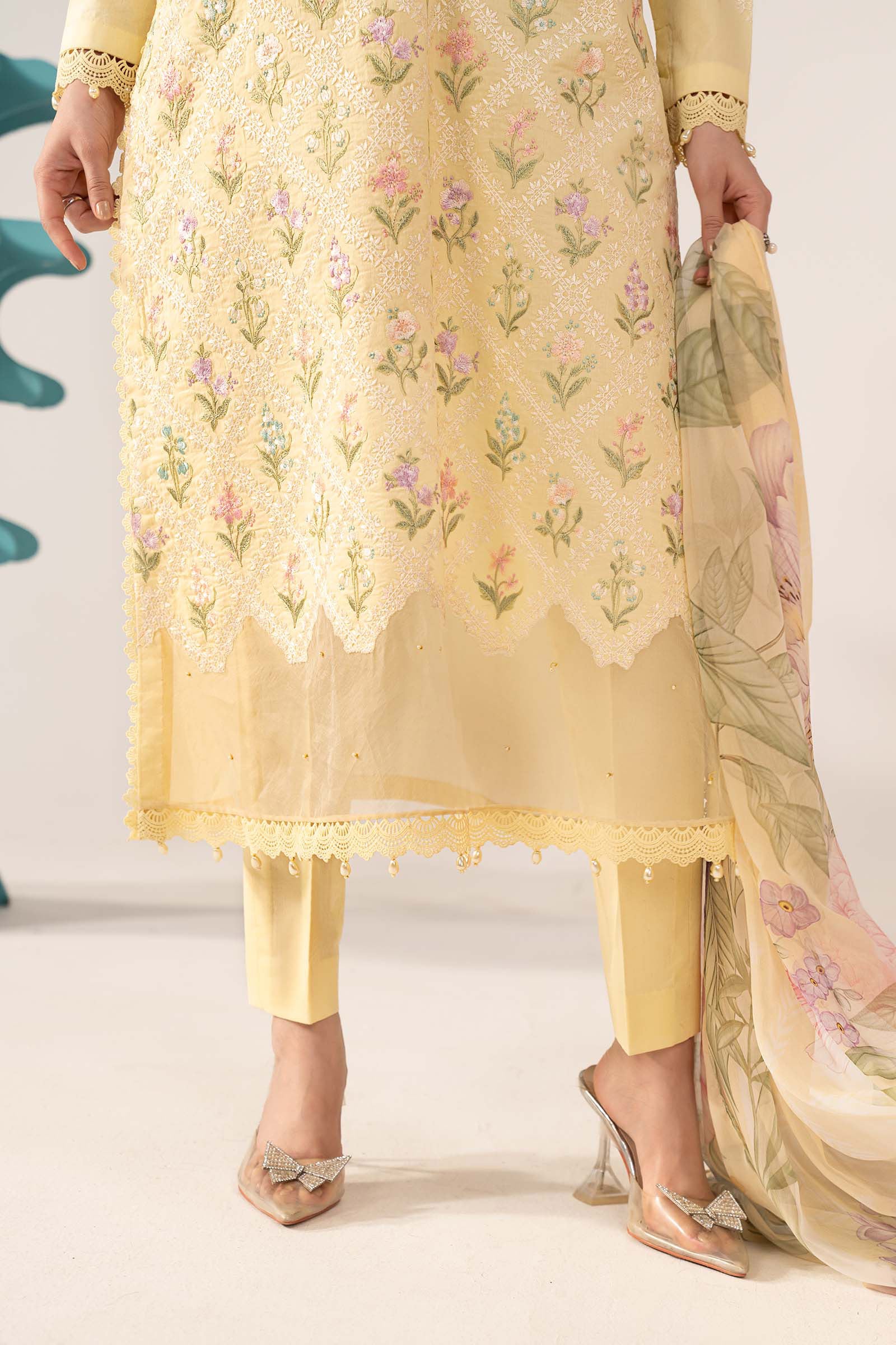 3 Piece Embroidered Lawn Suit - Image 6