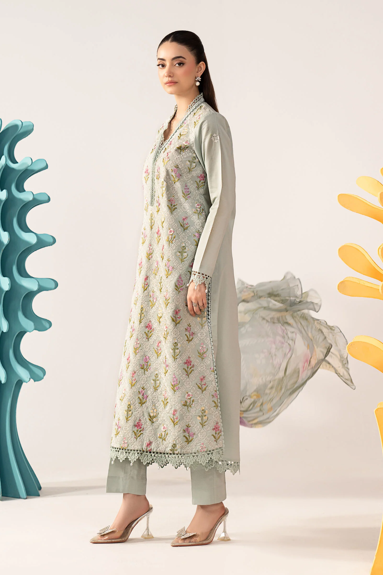 3 Piece Embroidered Lawn Suit - Image 8