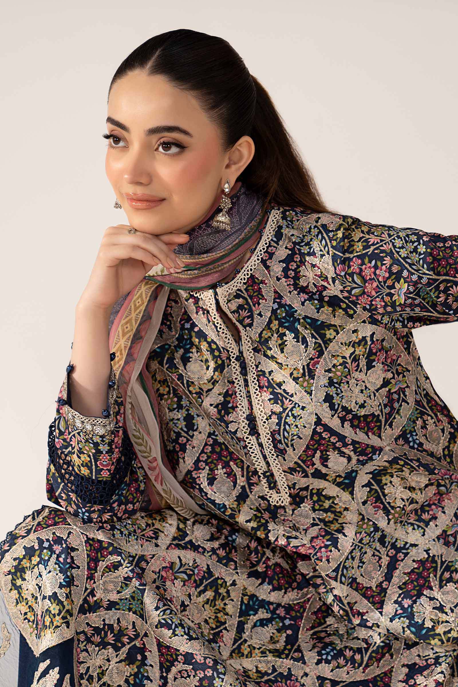 3 Piece Embroidered Lawn Suit - Image 2