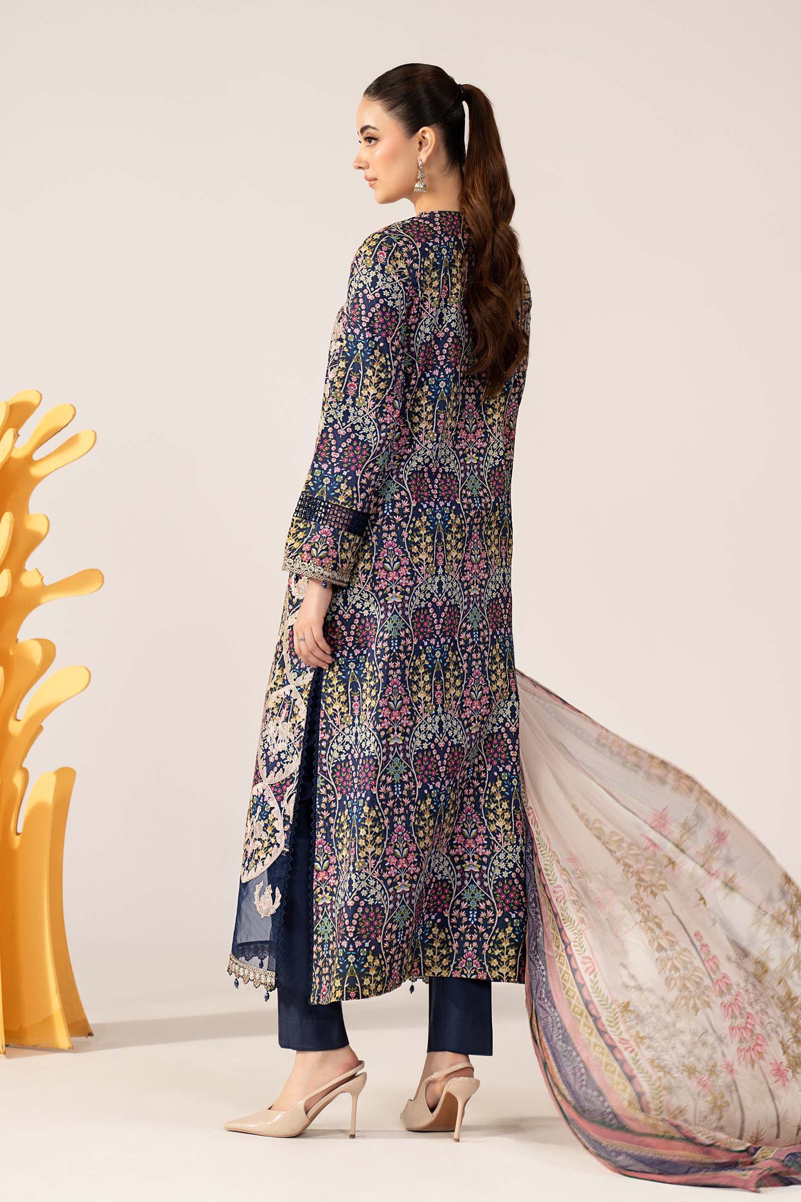 3 Piece Embroidered Lawn Suit - Image 9