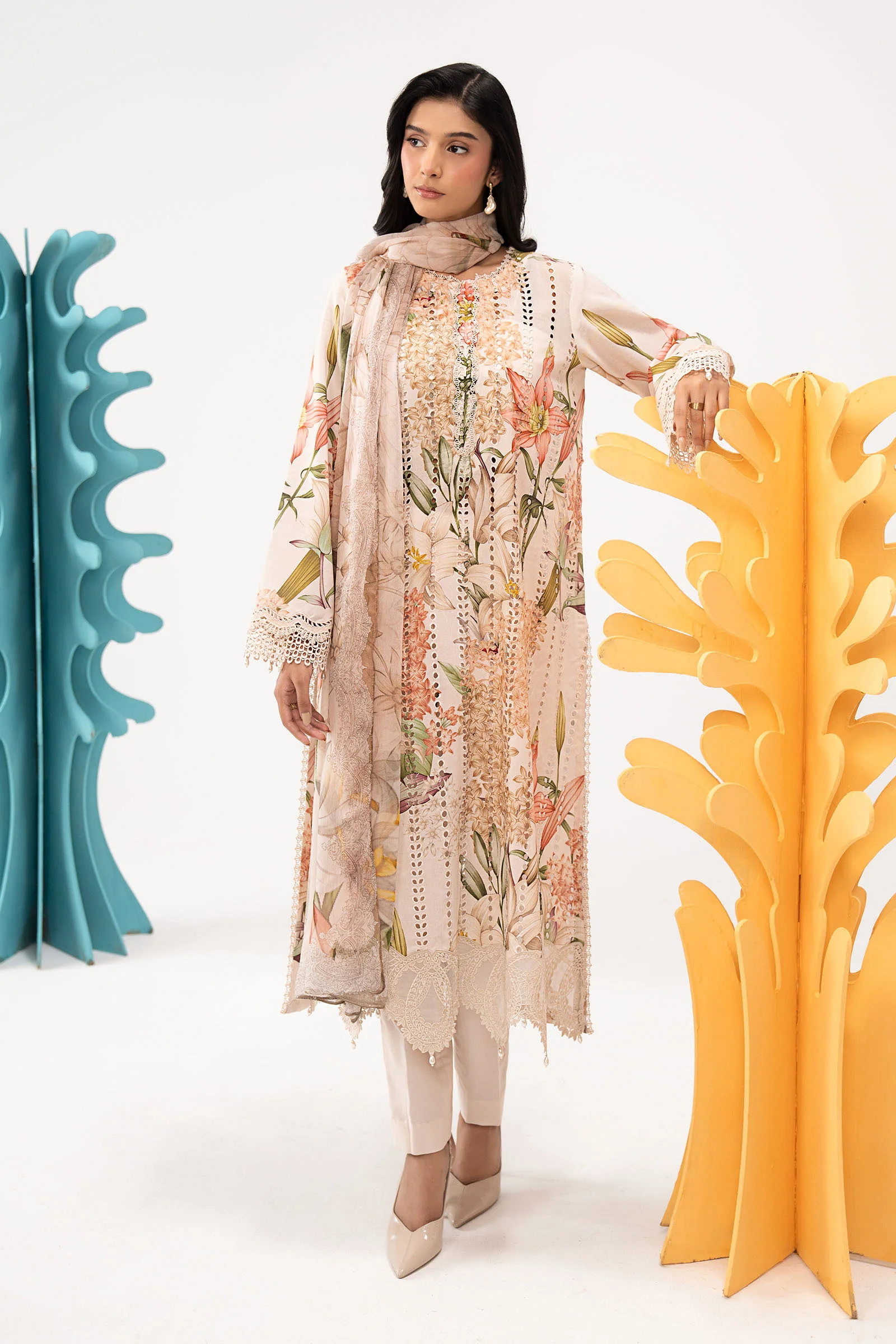 3 Piece Embroidered Lawn Suit - Image 5