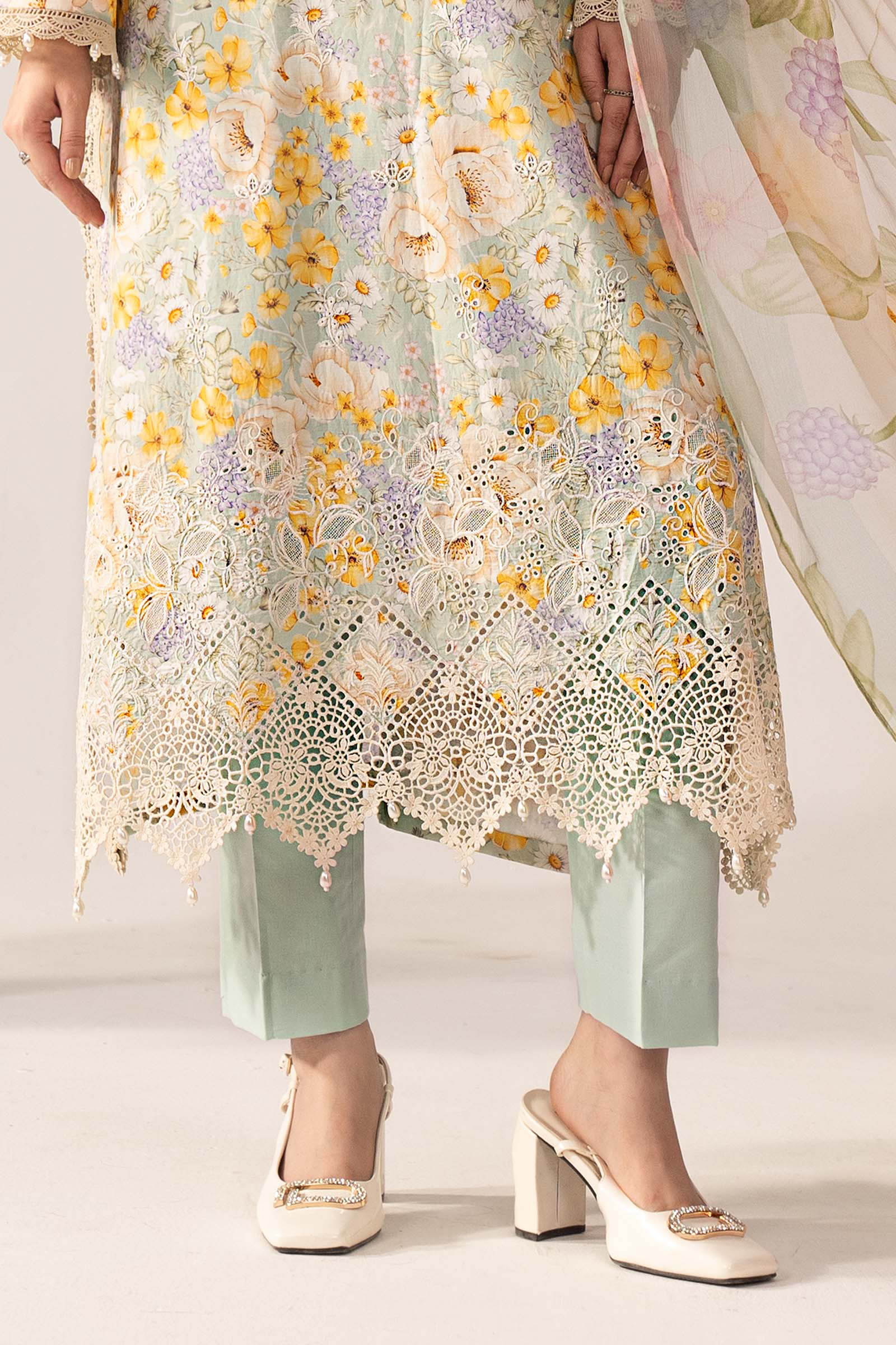 3 Piece Embroidered Lawn Suit - Image 5