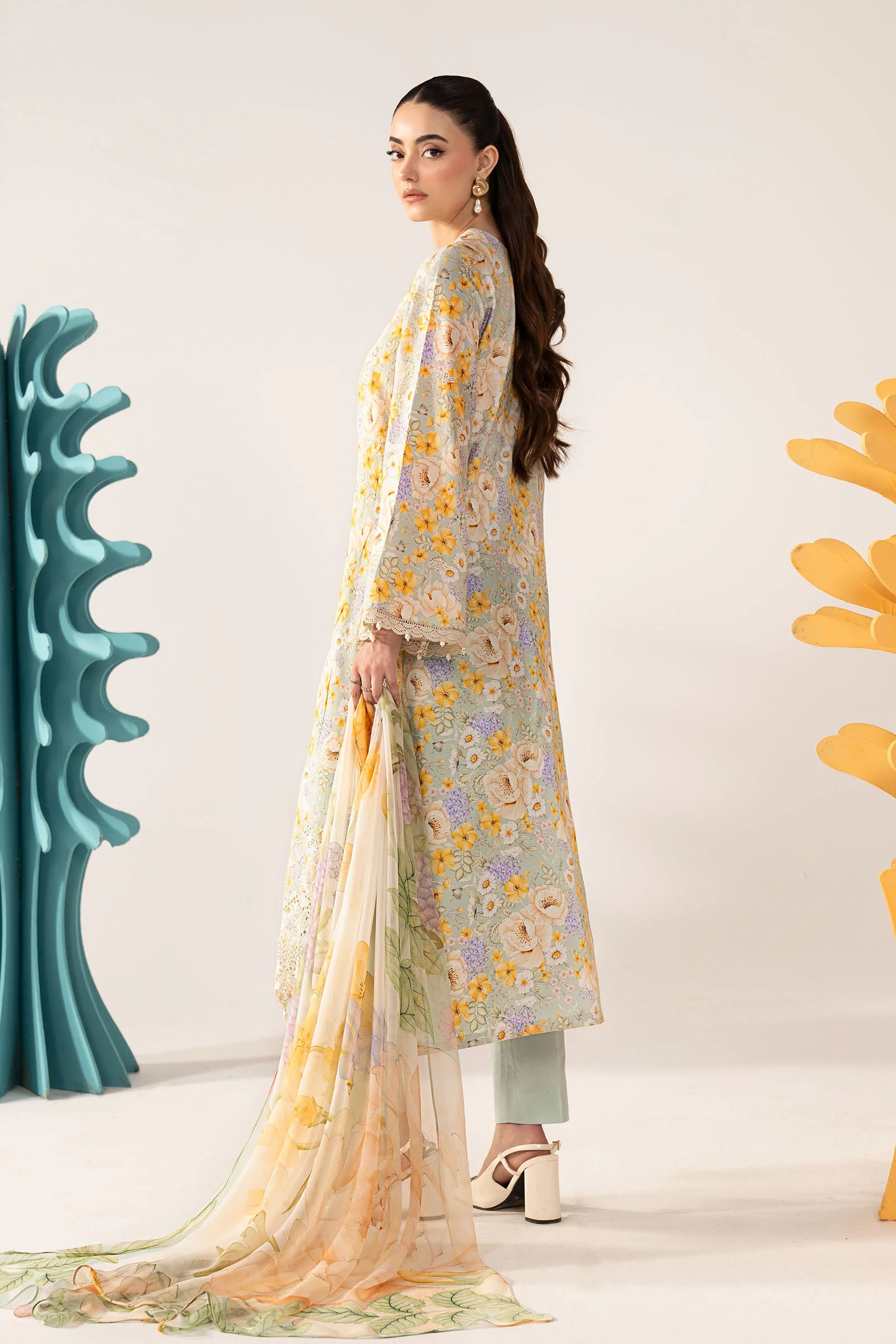3 Piece Embroidered Lawn Suit - Image 7
