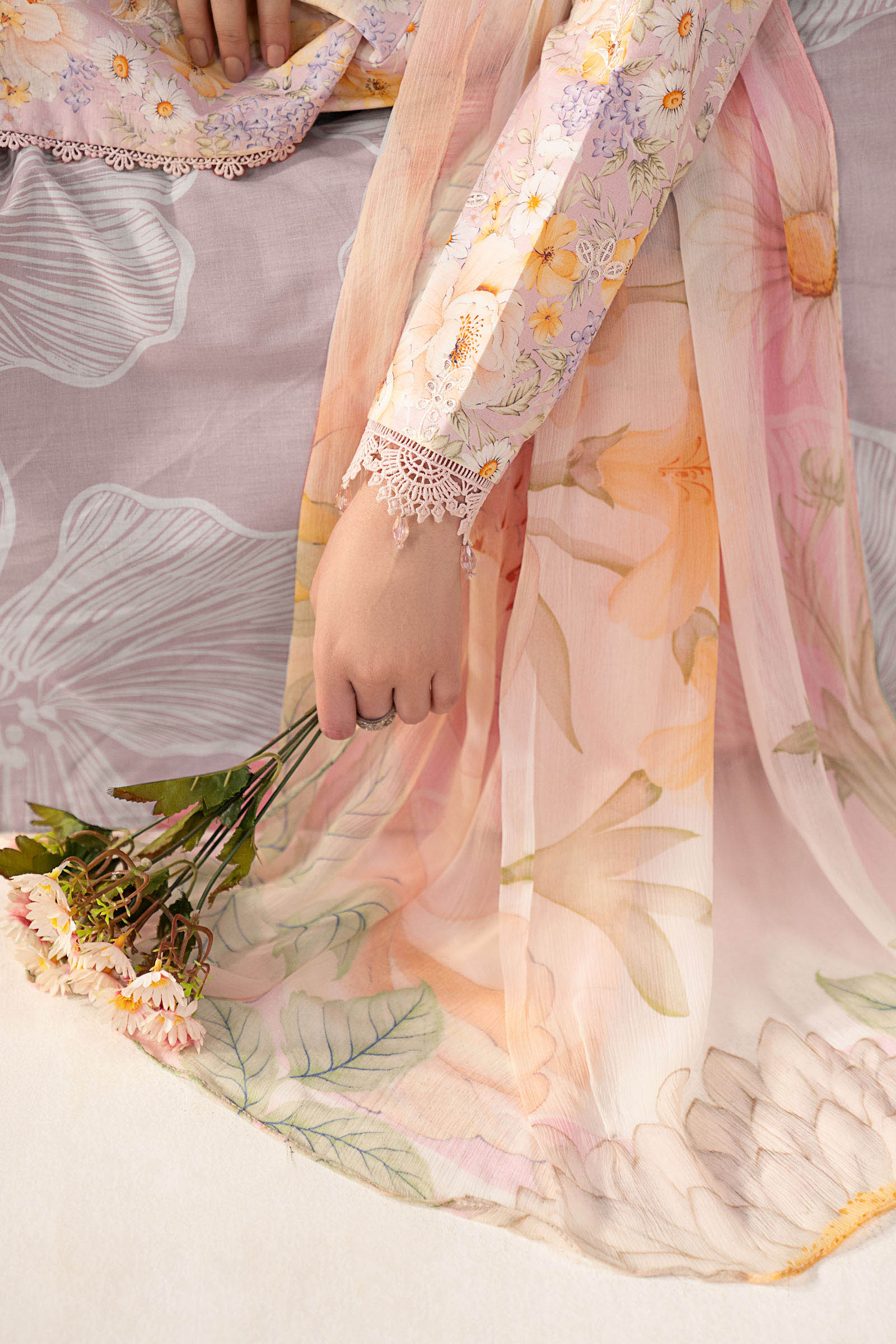 3 Piece Embroidered Lawn Suit - Image 3