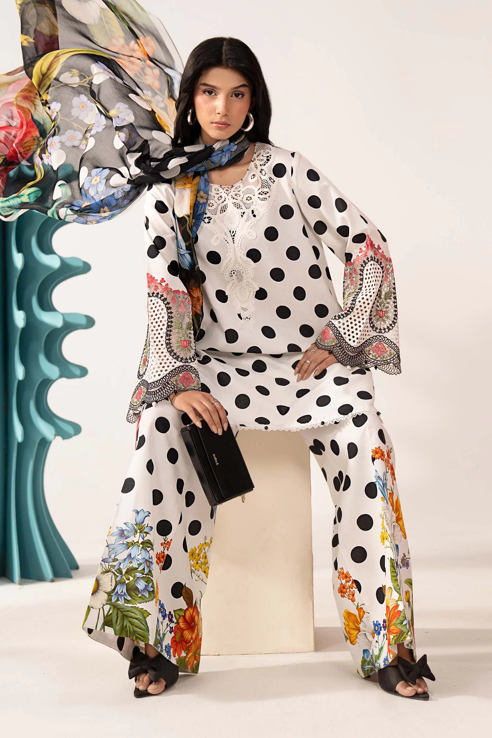 3 Piece Embroidered Lawn Suit - Image 3
