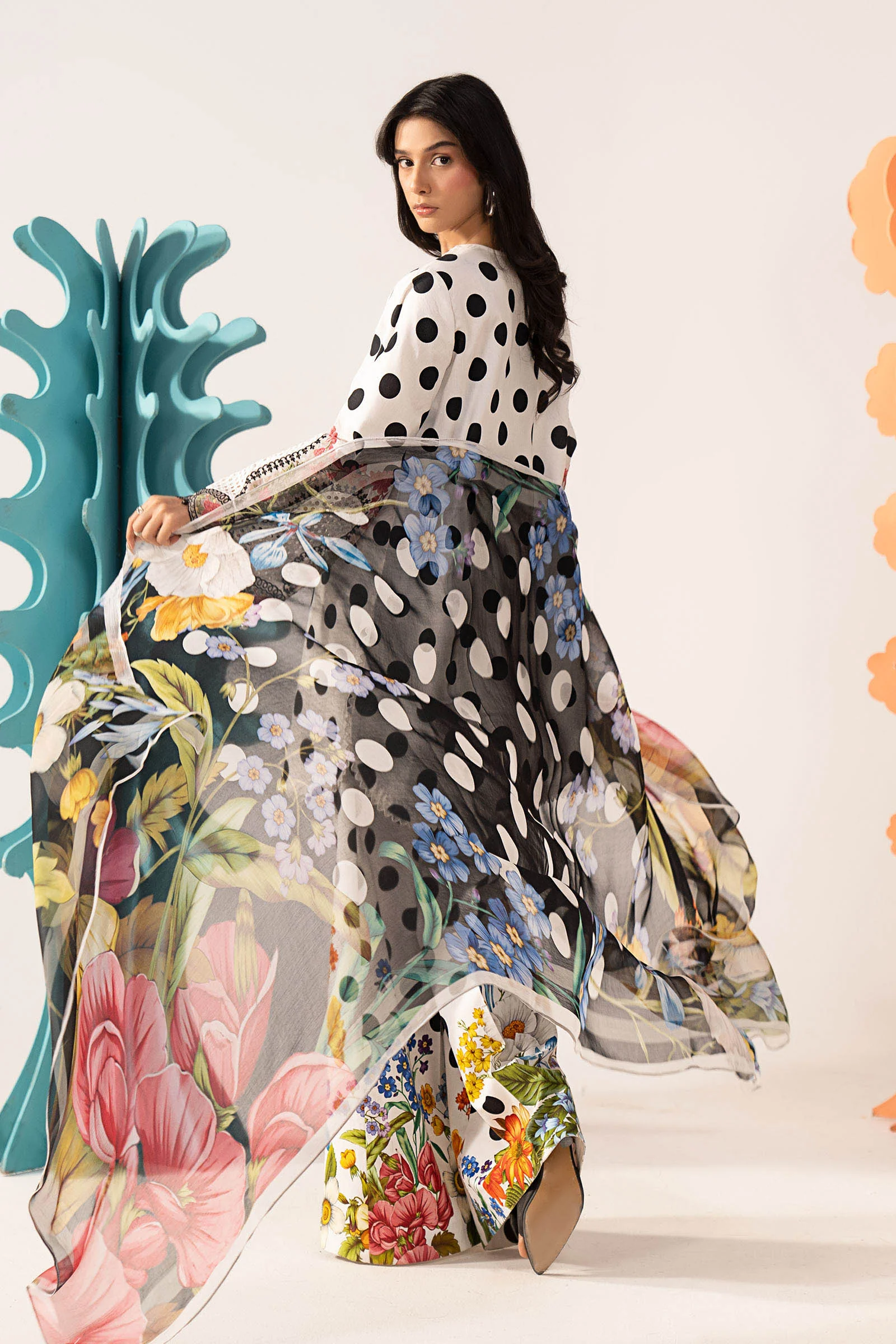 3 Piece Embroidered Lawn Suit - Image 8