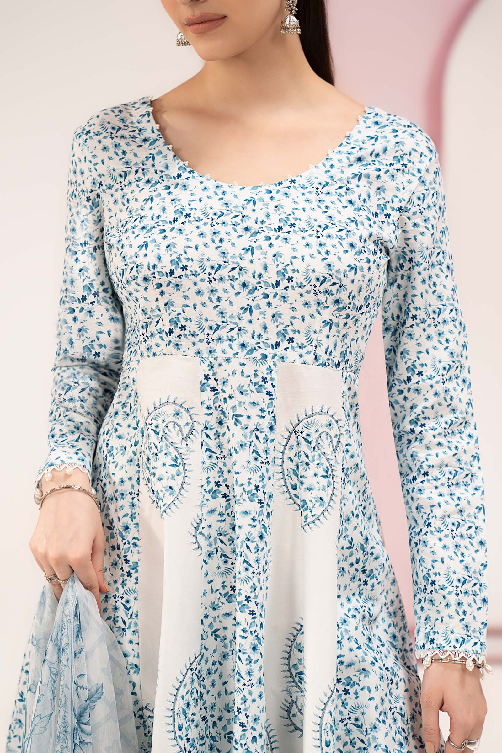3 Piece Embroidered Lawn Suit - Image 2