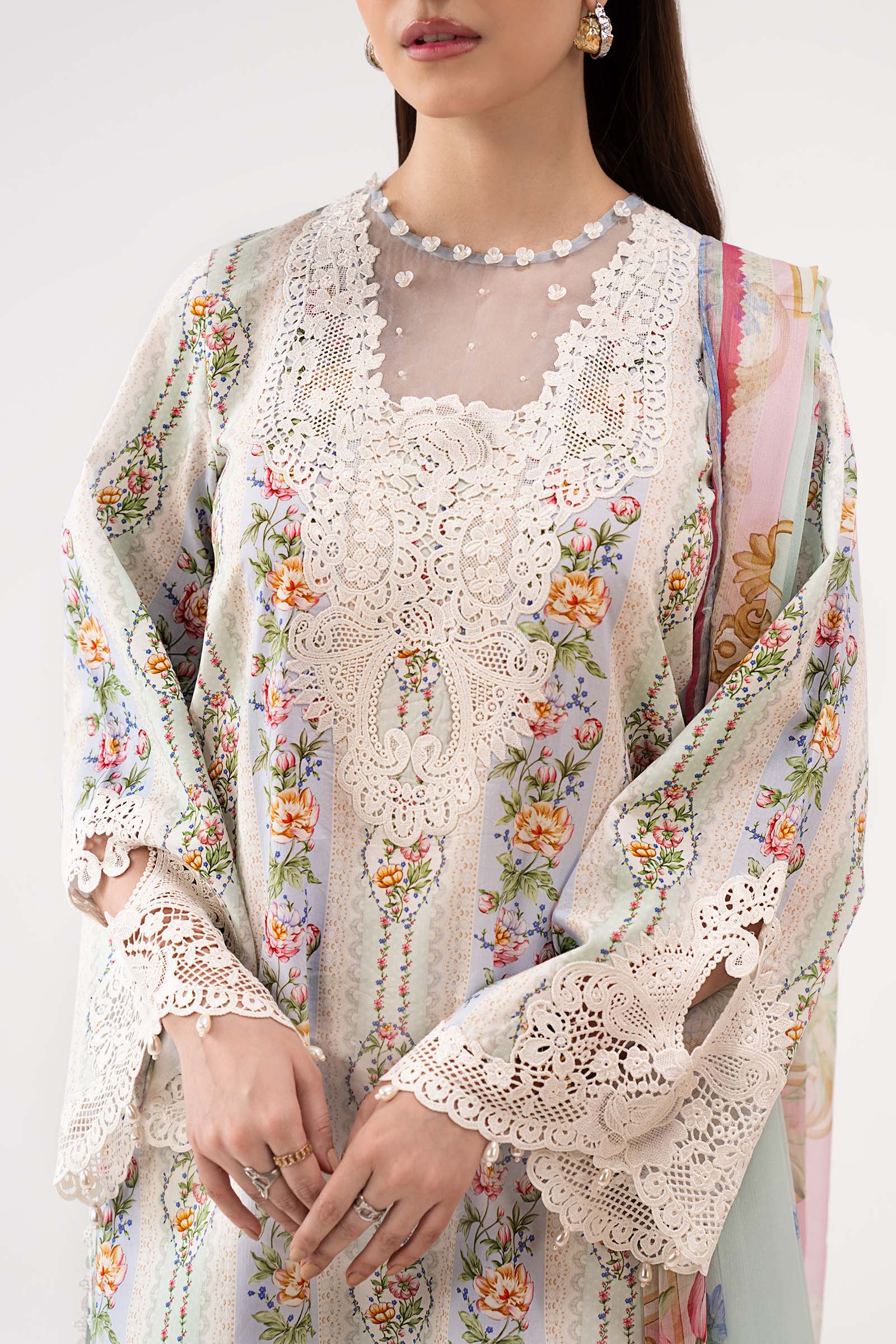 3 Piece Embroidered Lawn Suit - Image 4