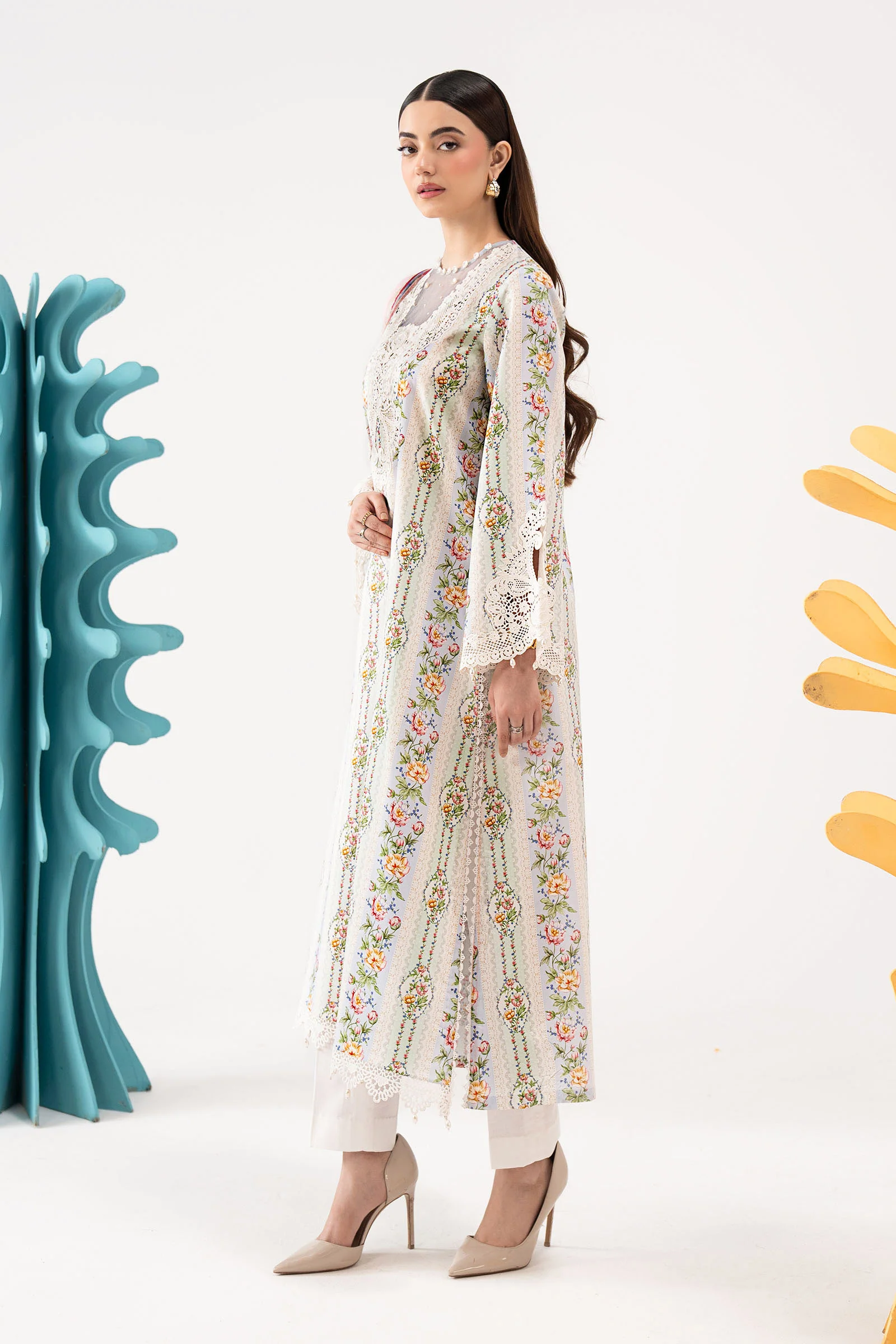3 Piece Embroidered Lawn Suit - Image 7