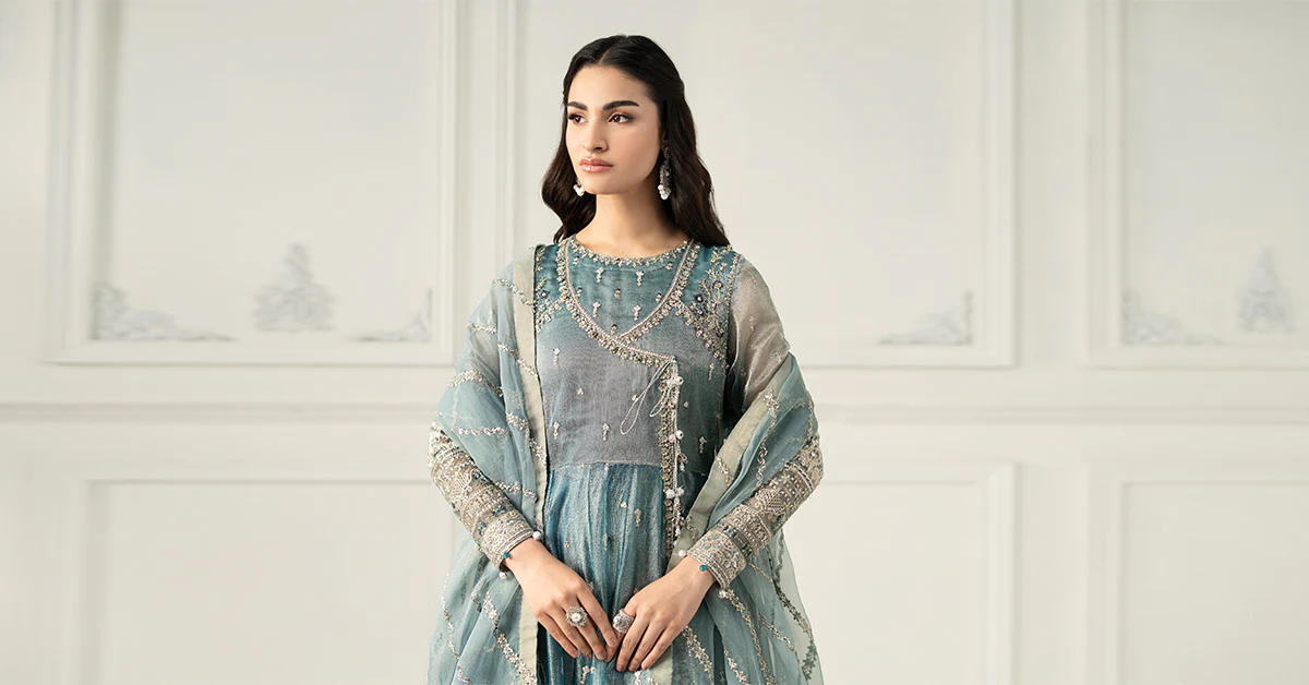 3 Piece Embroidered Zari Net Suit - Image 7