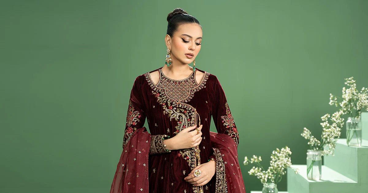 3 Piece Embroidered Velvet Suit - Image 12