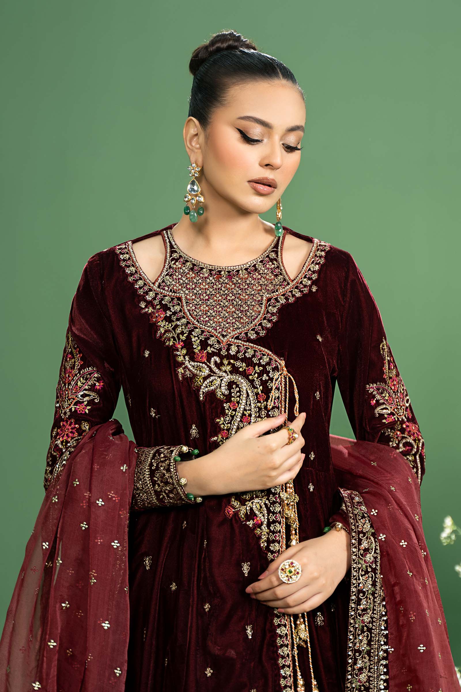 3 Piece Embroidered Velvet Suit - Image 7