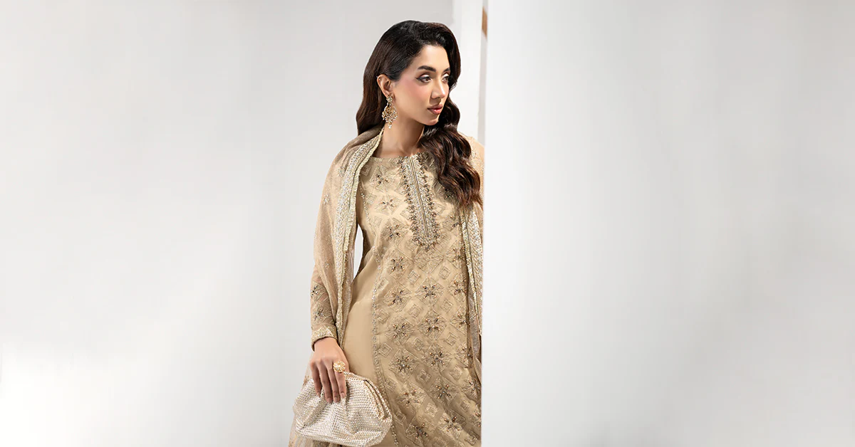 3 Piece Embroidered Organza Suit - Image 8