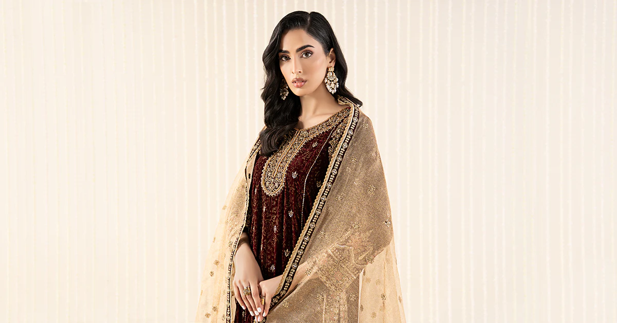 3 Piece Embroidered Velvet Suit - Image 9