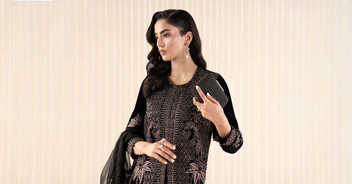 3 Piece Embroidered Velvet Suit - Image 8