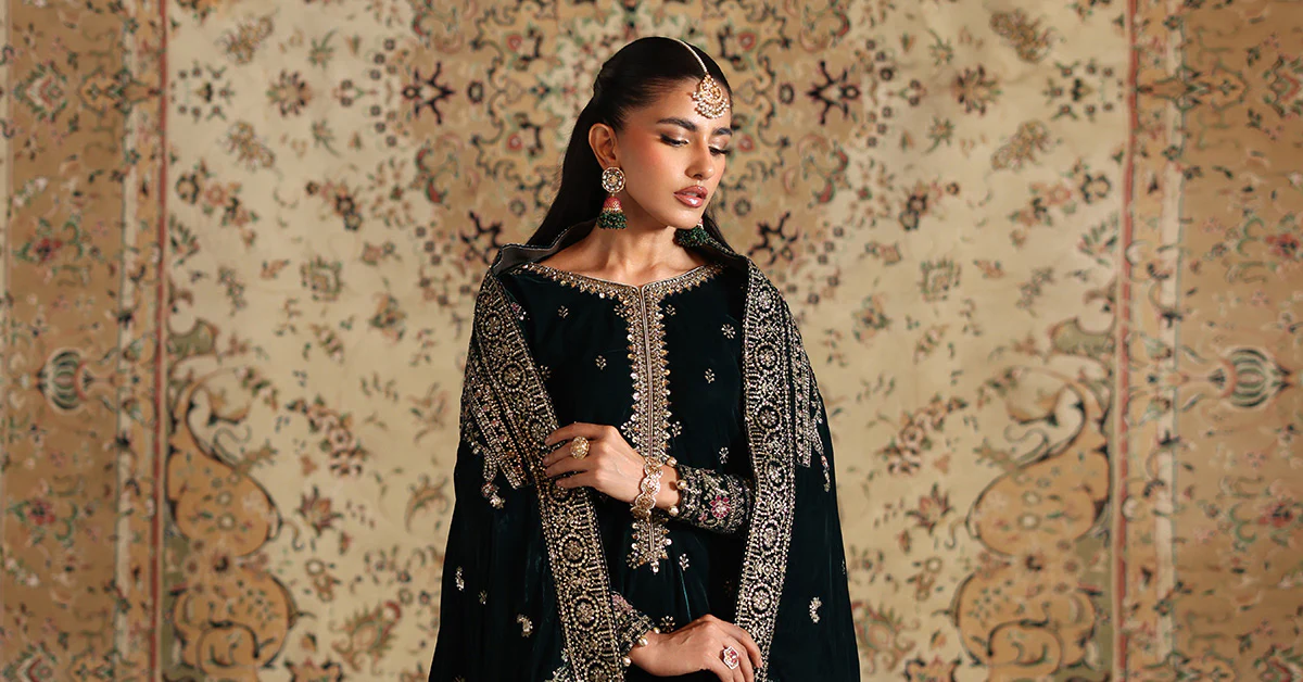 3 Piece Embroidered Velvet Suit - Image 12