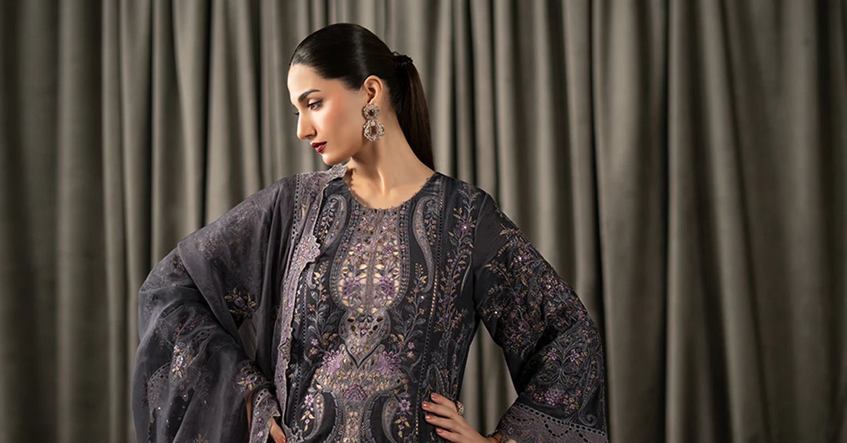 3 Piece Embroidered Velvet Suit - Image 9